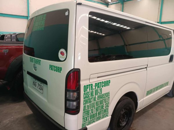 TOYOTA HIACE COMMUTER 3.0 MT - Image 5