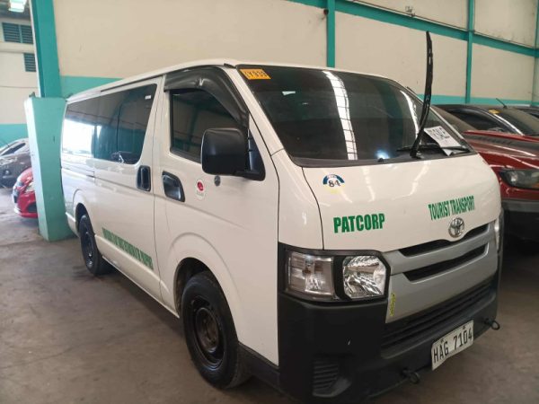 TOYOTA HIACE COMMUTER 3.0 MT - Image 2